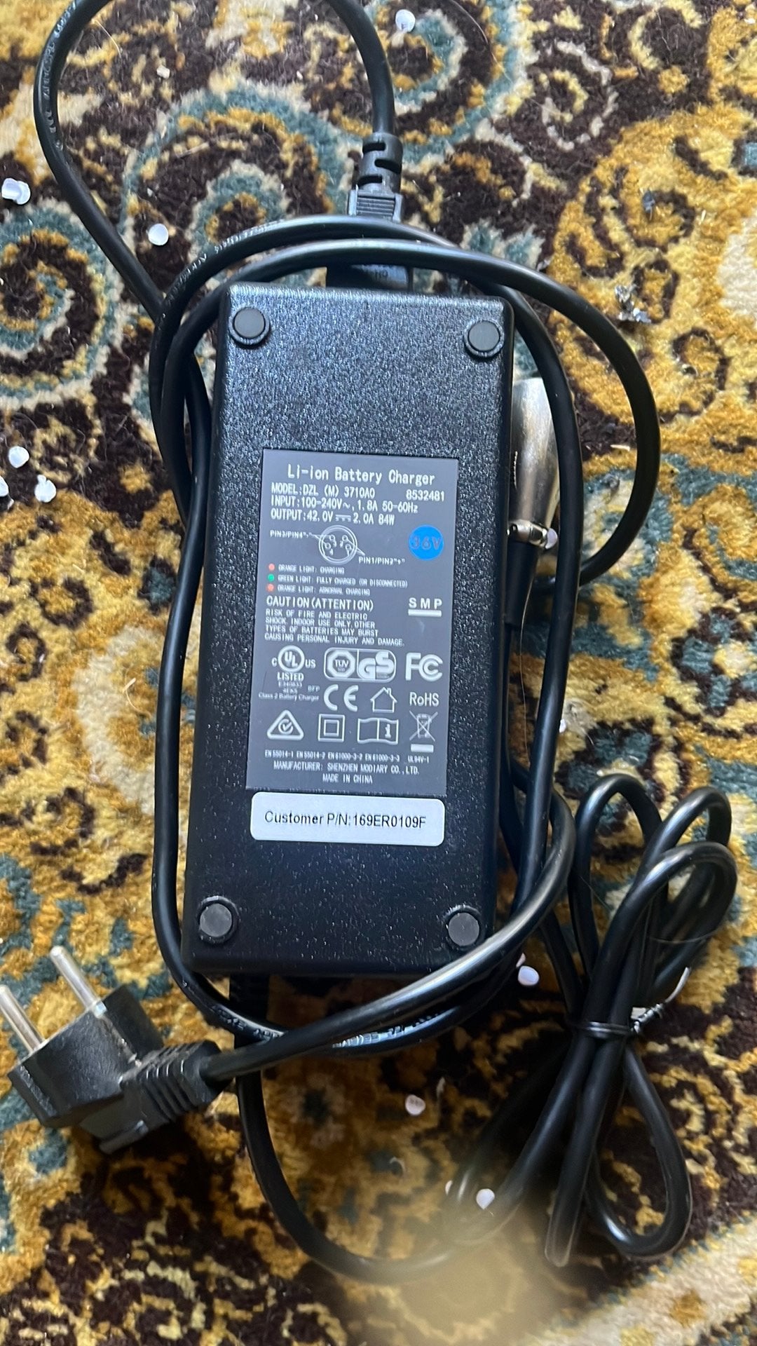 Li-ion oplader 36 V, Fietsen en Brommers, Fietsaccessoires | Fietsaccu's, Ophalen of Verzenden, Zo goed als nieuw