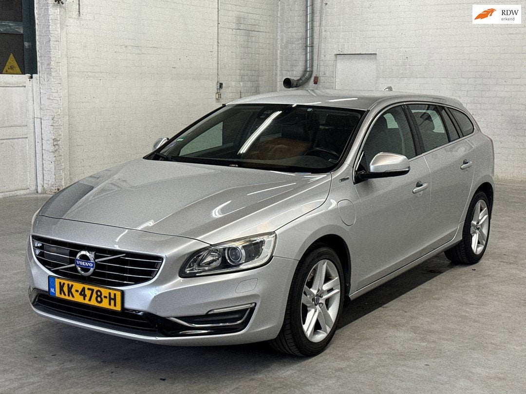 Volvo V60 2.4 D6 AWD Plug-In Hybrid R-Design Blis|Trekhaak, Automaat, Zwart, 48 g/km, 11 kWh