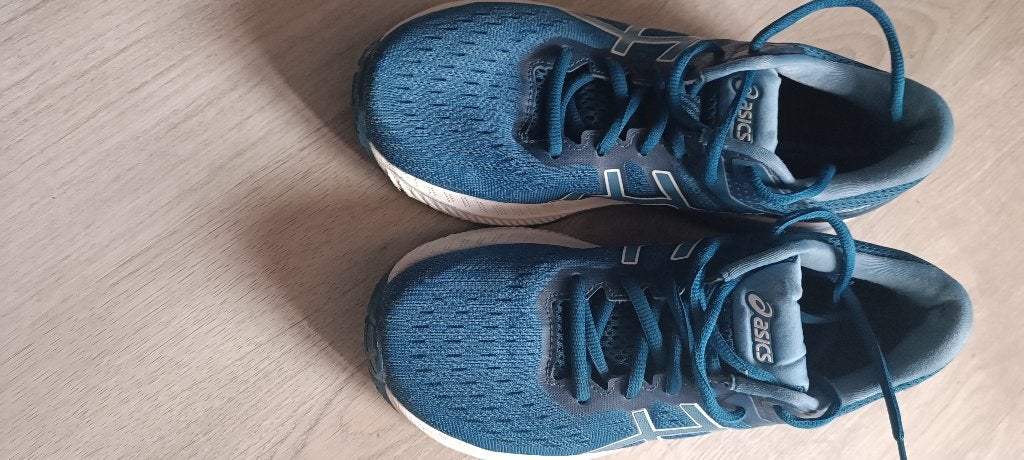 Asics flytefoam, Kleding | Dames, Blauw, Ophalen of Verzenden, Zo goed als nieuw, Sneakers