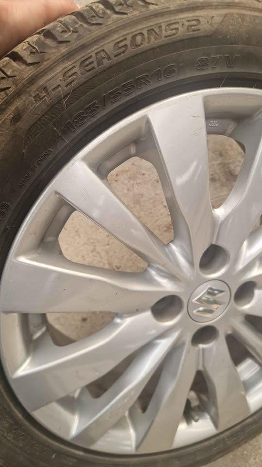 Pneus 185/55R16 - Suzuki sur jantes, Auto-onderdelen, Banden en Velgen, Band(en), All Season, 16 inch, 185 mm, Personenwagen, Nieuw