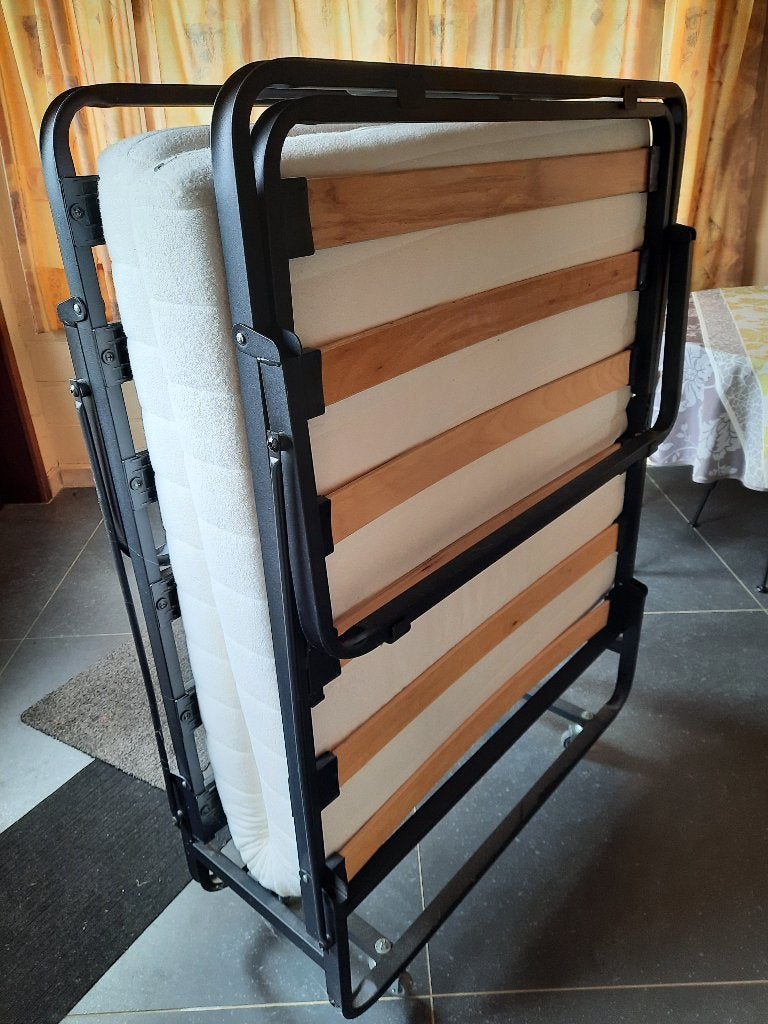 logeerbed opvouwbaar, Huis en Inrichting, Slaapkamer | Bedden, Ophalen, Zo goed als nieuw, Eenpersoons, Verstelbaar