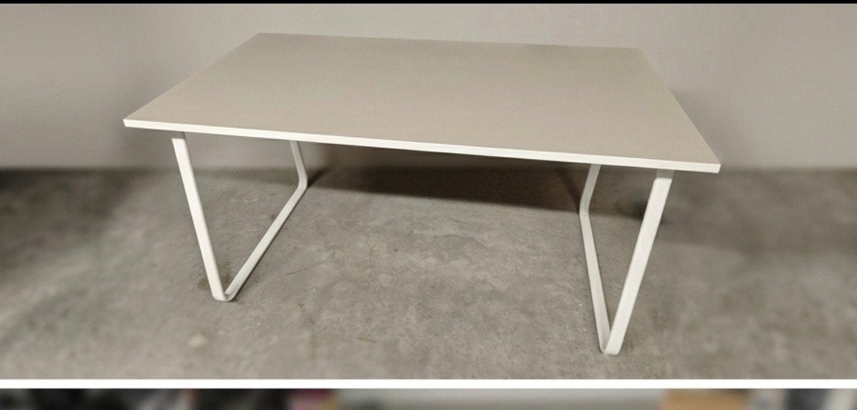 bureau ikea, Enlèvement, IKEA