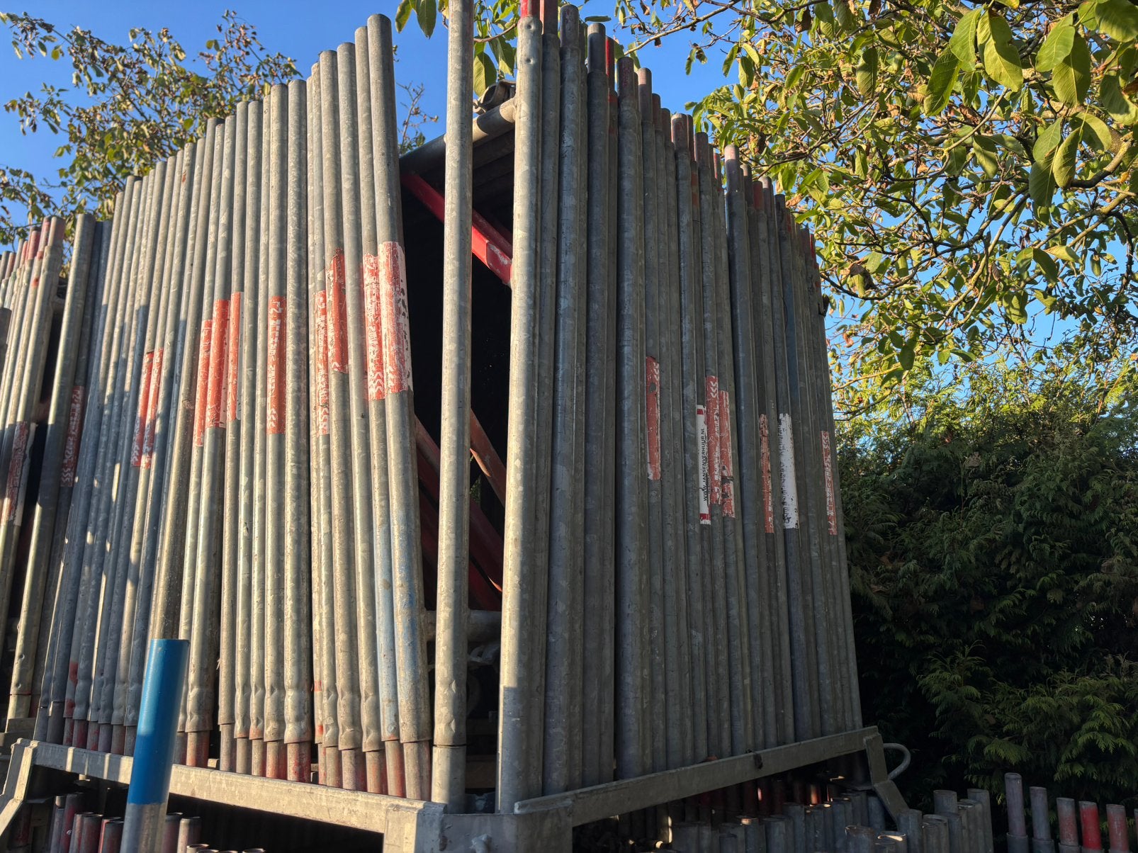 Te koop stalen steiger, Tuin en Terras, Schuttingen, Ophalen, Overige materialen, Gebruikt, 6 meter of meer