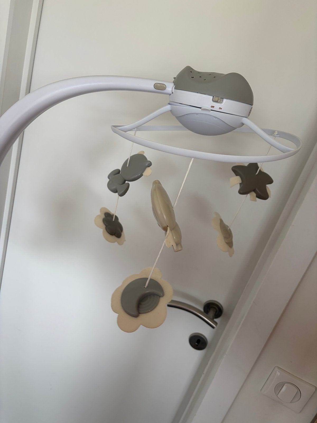 Infantino muziekmobiel projector babykamer 3-in-1, Kinderen en Baby's, Babymode-accessoires, Ophalen, Zo goed als nieuw