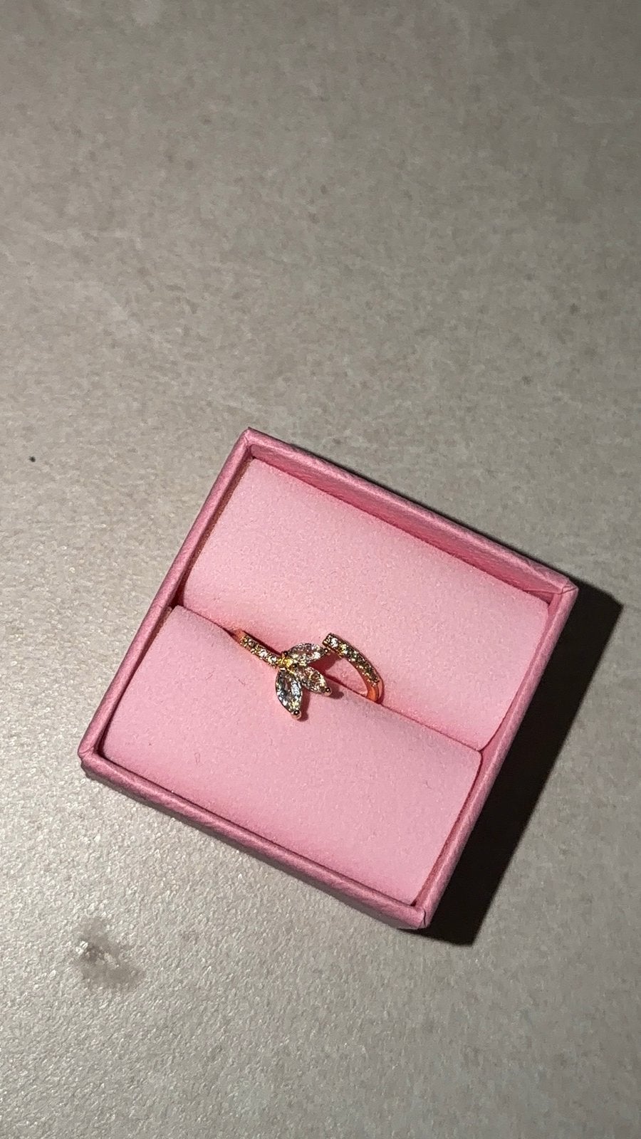 Bague fleur dorée S/M, Bijoux, Sacs & Beauté, Envoi, Neuf, Or, Femme