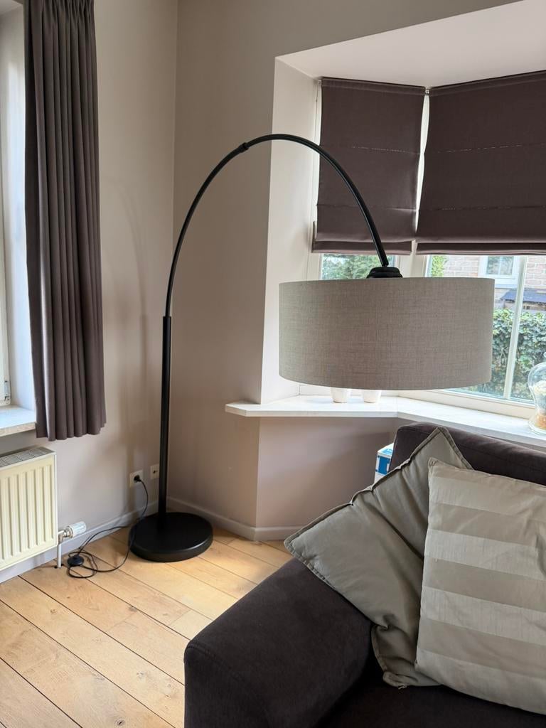 Moderne zwarte staande lamp, Ophalen, Zo goed als nieuw