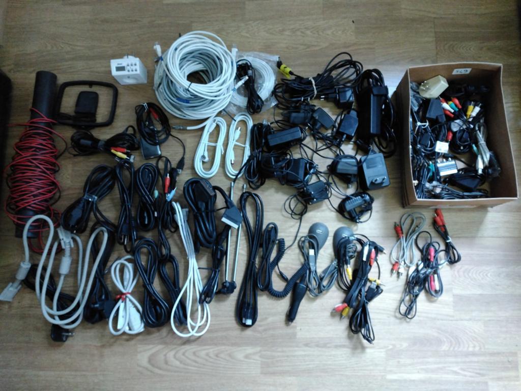 Lot diverse elektronica bekabeling, Audio, Tv en Foto, Audiokabels en Televisiekabels, Ophalen of Verzenden, Zo goed als nieuw