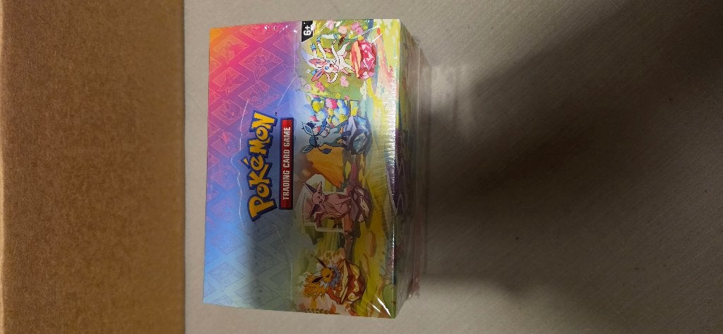 2x Pokemon Prismatic Evolutions - Tin Display / Figure, Ophalen, Nieuw, Boosterbox, Foil