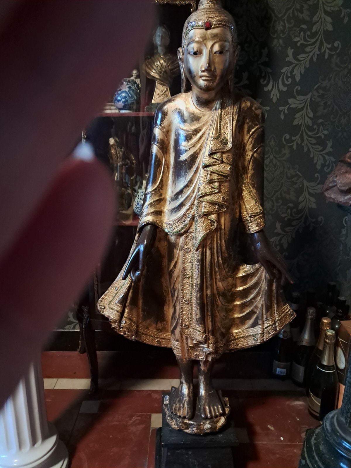 Één grote Thaise verguld gelakt beeld figuur half 20 eeuw, Ophalen, Houtsnijwerk, Art deco, Beschilderd