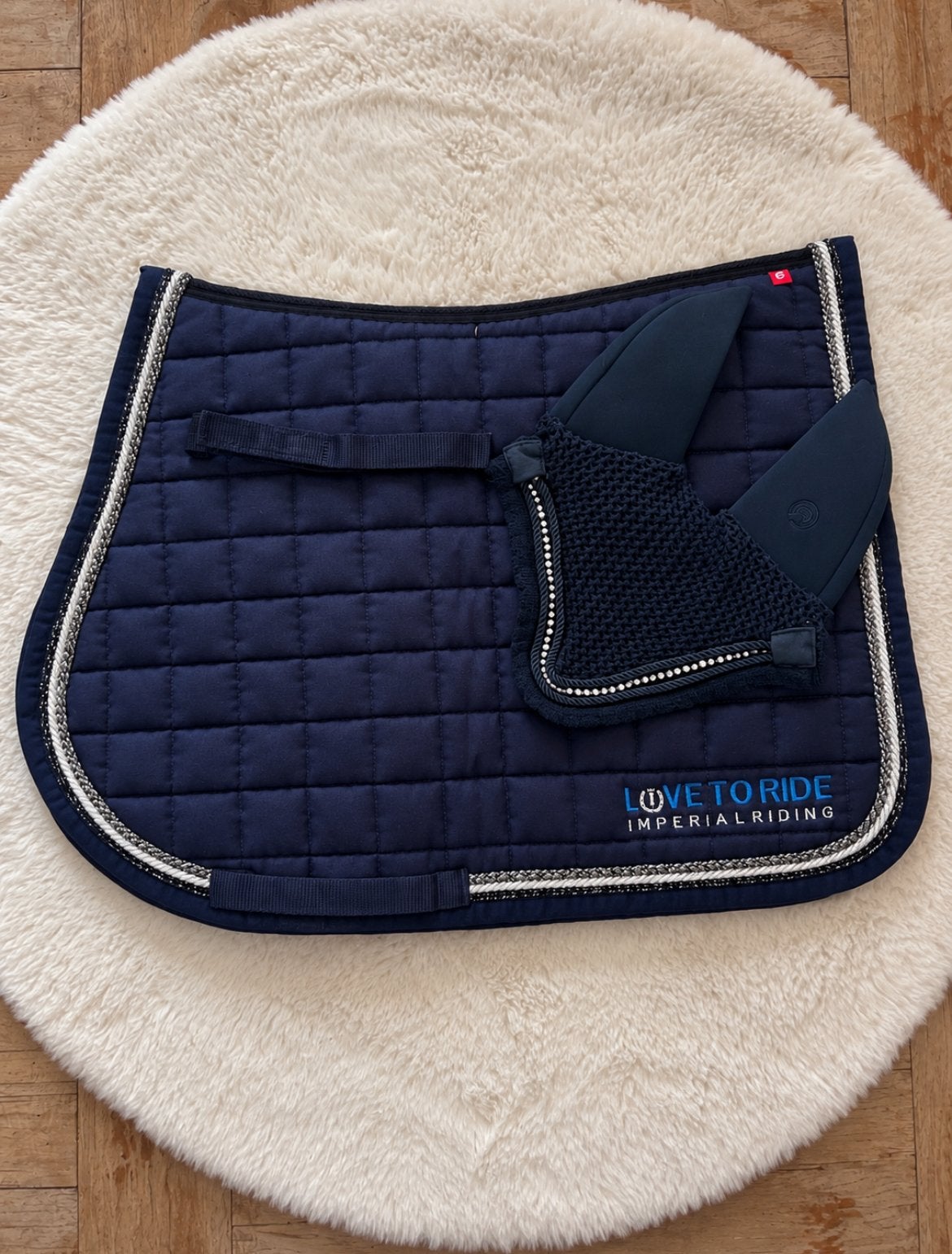 Donkerblauw zadeldekje + ANKY oornetje set., Dieren en Toebehoren, Glitter, Ophalen of Verzenden, Zo goed als nieuw, Veelzijdigheidsdekje