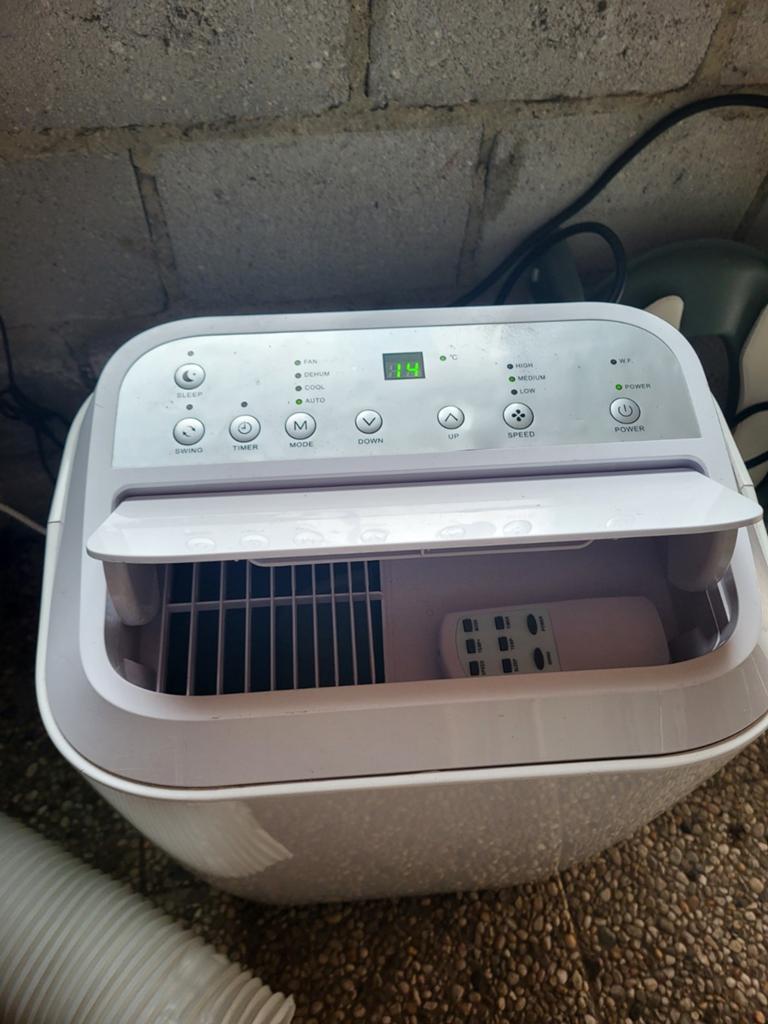 Fijne Airco. Let op, Airco staat in Landgraaf(NL), Ophalen, Koelen en Ontvochtigen, Mobiele airco, Afstandsbediening
