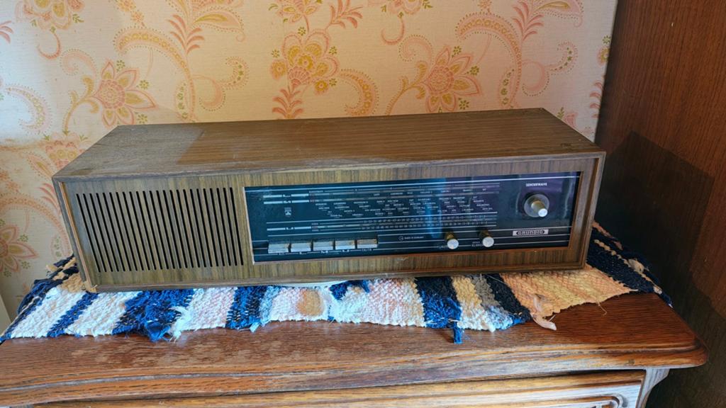 Oude radio Grundig, Ophalen