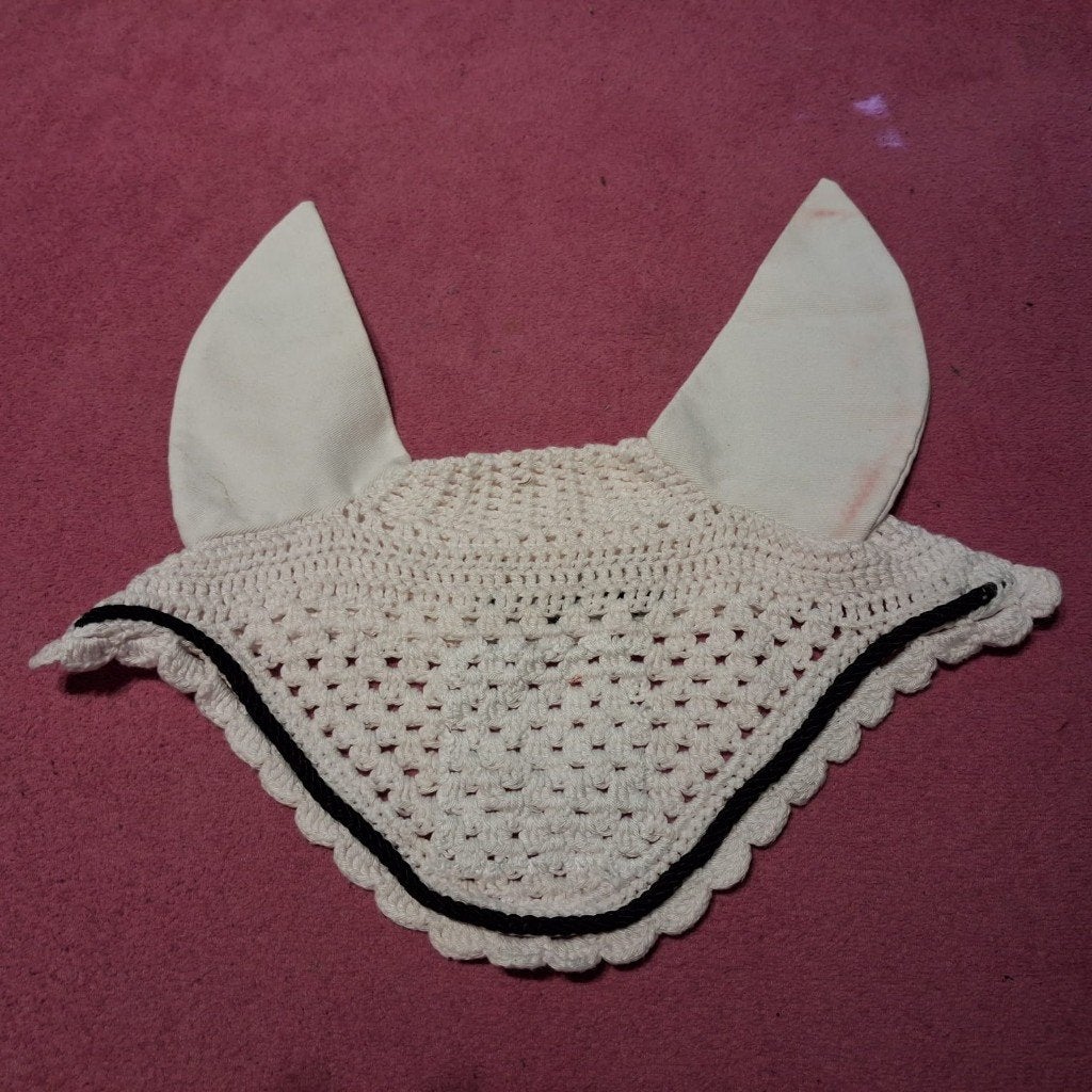 7x EQUIPORT Fly Veil Ear Bonnet White Trim Crochet Full WB, Hobby & Loisirs créatifs, Tricot & Crochet, Enlèvement ou Envoi, Comme neuf