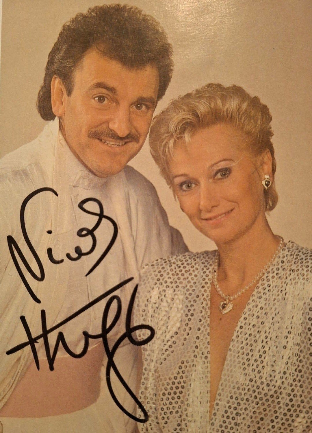 Gesigneerde foto Nicole & Hugo, Verzamelen, Ophalen of Verzenden, Zo goed als nieuw, Foto of Kaart, Gesigneerd