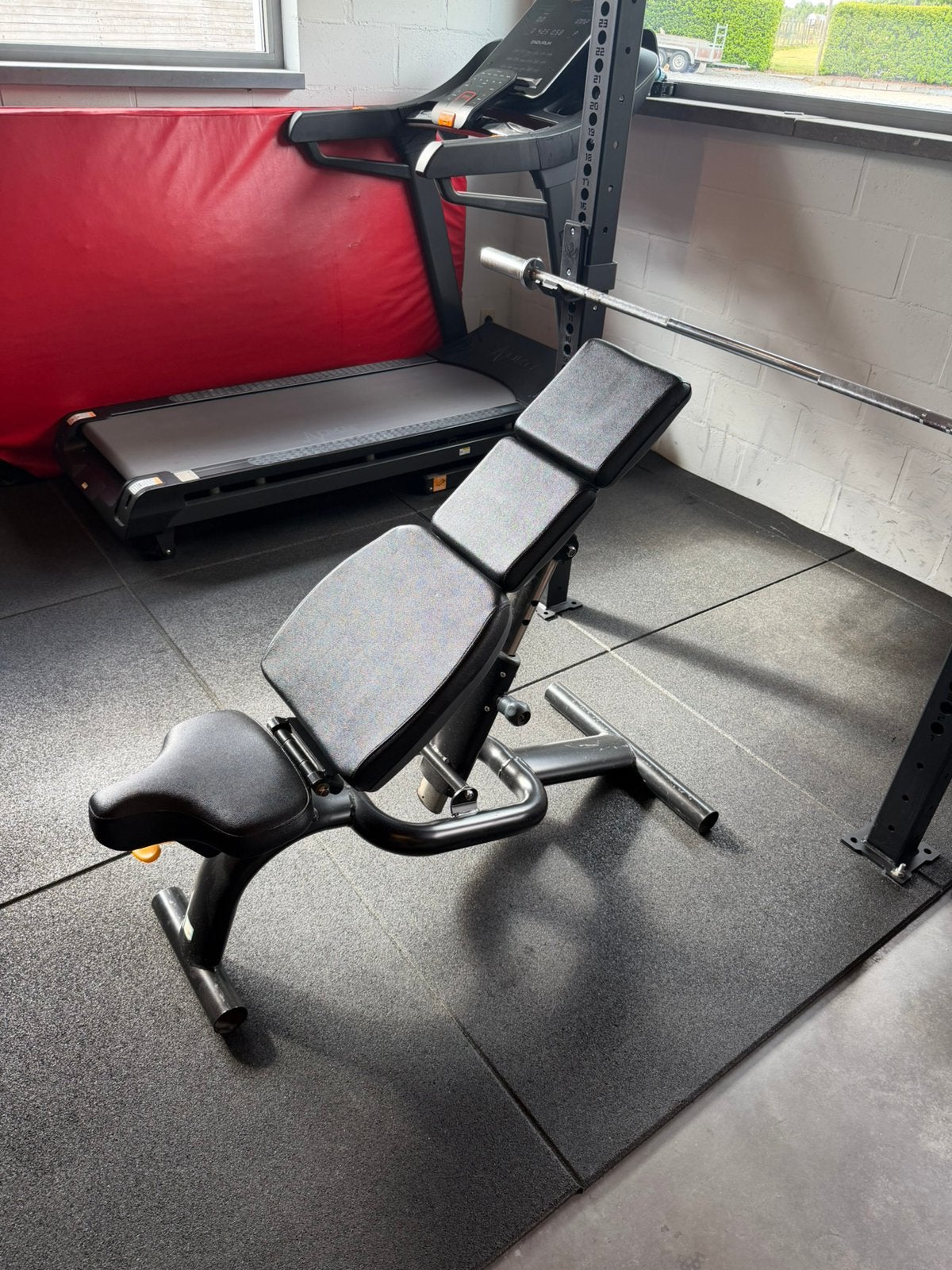 Athletic Performance adjustable bench. Halterbankje, Ophalen, Zo goed als nieuw