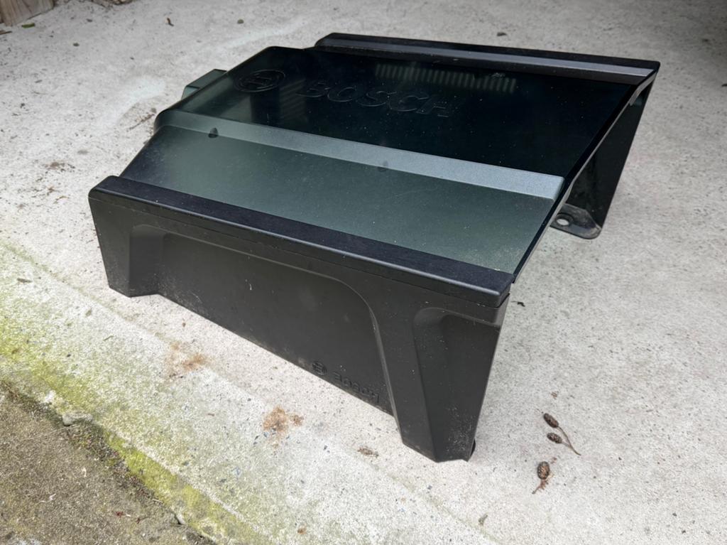 Garage pour tondeuses robotiques Bosch Indego 300/350/400, Jardin & Terrasse, Tondeuses robotisées, Utilisé, Enlèvement ou Envoi