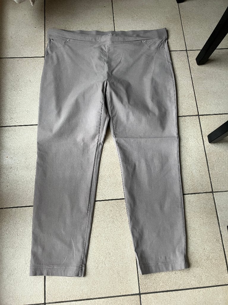 Leuke beige kleur achtige broek - Maat 52, Kleding | Dames, Grote Maten, Ophalen of Verzenden, Beige