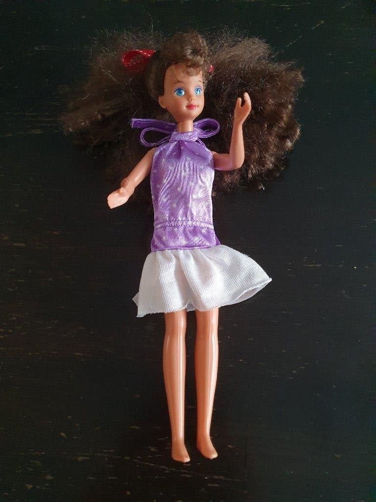 Skipper (Barbie) jaren 1990 met verschillende outfits, Ophalen of Verzenden