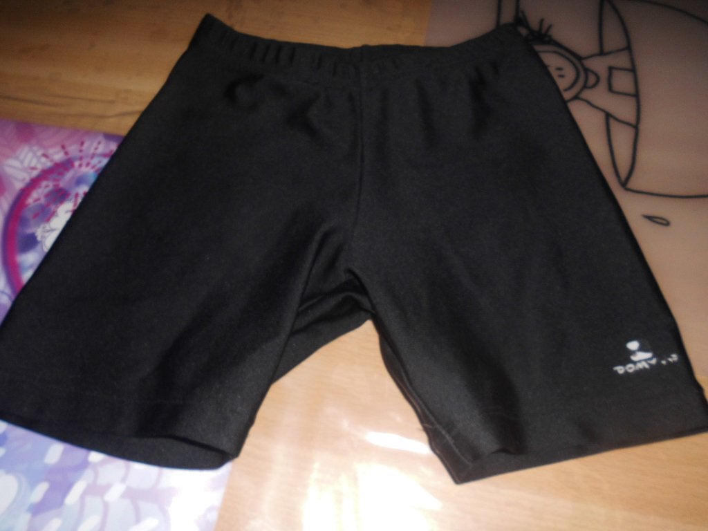 zwart shortje 8 jaar (128), Ophalen of Verzenden, Zo goed als nieuw, Jongen of Meisje, Broek