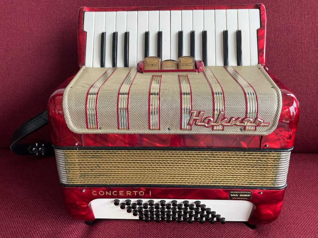Kleine duitse Hohner Concerto I accordeon . 48 bas ., Musique & Instruments, Accordéons, Enlèvement ou Envoi, Utilisé, Avec bretelles