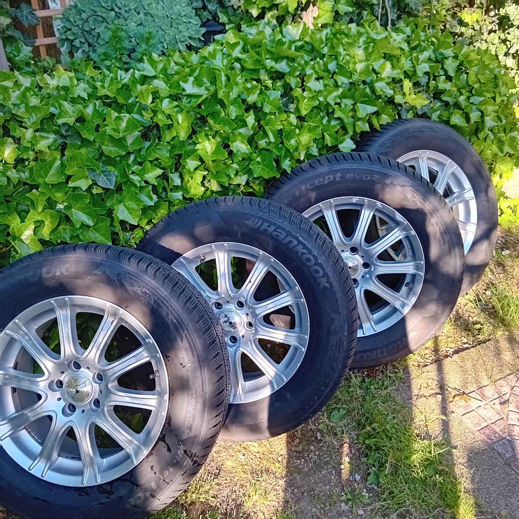 Hankook winterbanden 235/60R16 met velgen, Auto-onderdelen, Banden en Velgen, Ophalen, Gebruikt, Velg(en), Winterbanden