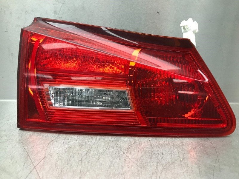 FEU ARRIÈRE GAUCHE Lexus IS (E2) (|8156153162|), Lexus-infoservice@lexus.de, Lexus, Utilisé, Toyota-Allee 2
50858  Köln, DE