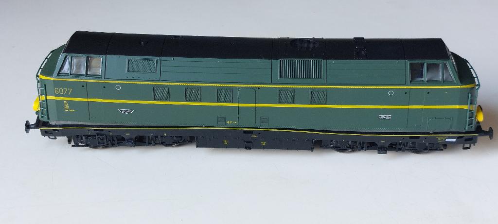 SNCB/NMBS KLEINBAHN LOCO DIESEL 6077*HO*DC*A RETAPER, Autres marques, Analogique, Locomotive, Envoi