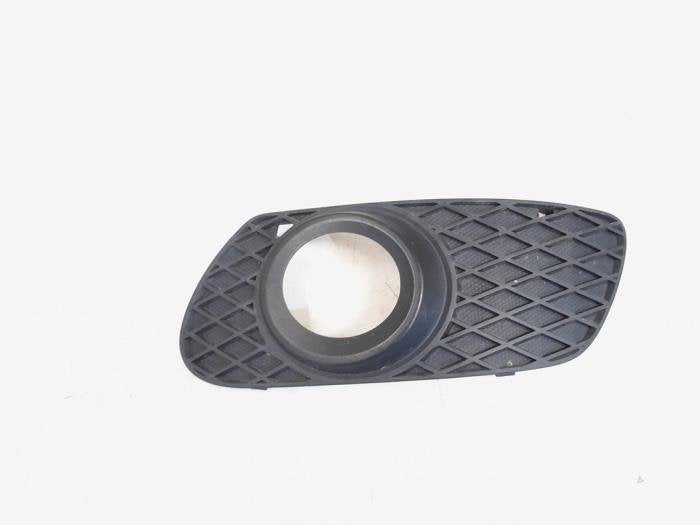 Plaque de protection feu antibrouillard gauche d'un Mercedes, Autos : Pièces & Accessoires, Éclairage, Mercedes-Benz, Utilisé