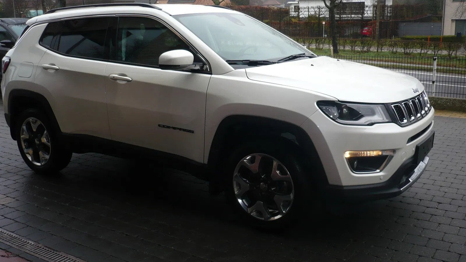 Jeep Compass (automatique), Autos, Jeep, Cuir, Achat, https://public.car-pass.be/VHR/4a6abd82-6e8b-404f-9a10-b1e6736cecd6, 110 kW