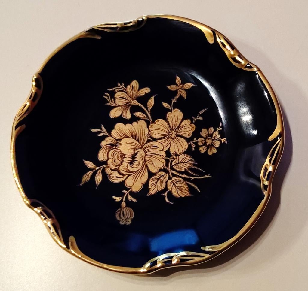 Te koop: Mooie blauw schoteltje van Limoges., Ophalen