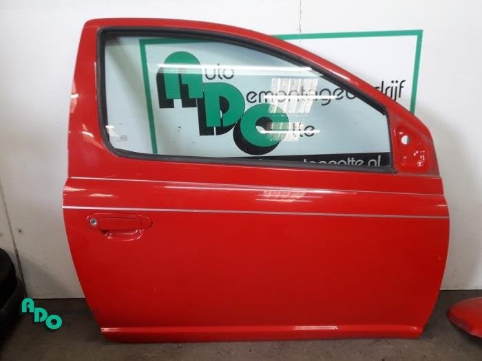 Portière 2portes droite d'un Toyota Yaris (Yaris 1 02-) (3P, -, 3 mois de garantie, Toyota, Utilisé