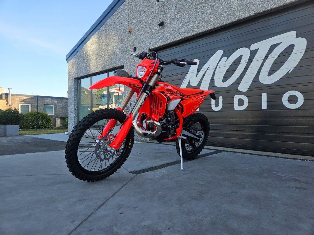 Beta RR X-Pro modellen MY 2026 - nieuw, Nieuw, Bedrijf, Sportuitlaat, Beta