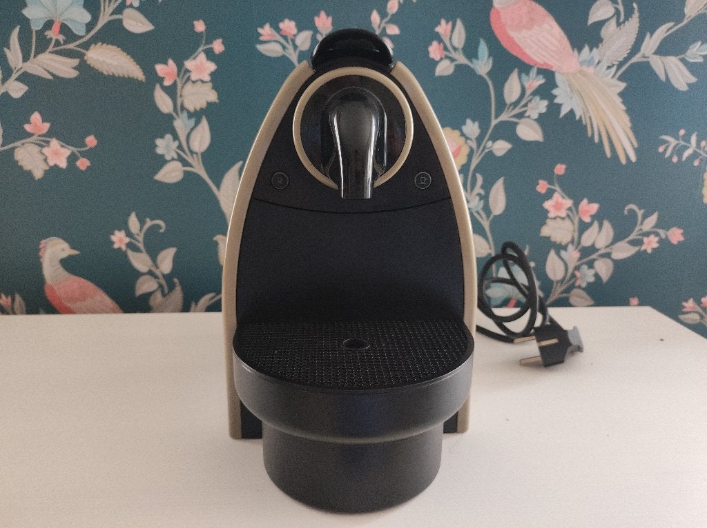 Nespresso-koffiezetapparaat, Verzenden, Koffiemachine, Zo goed als nieuw, 2 tot 4 kopjes