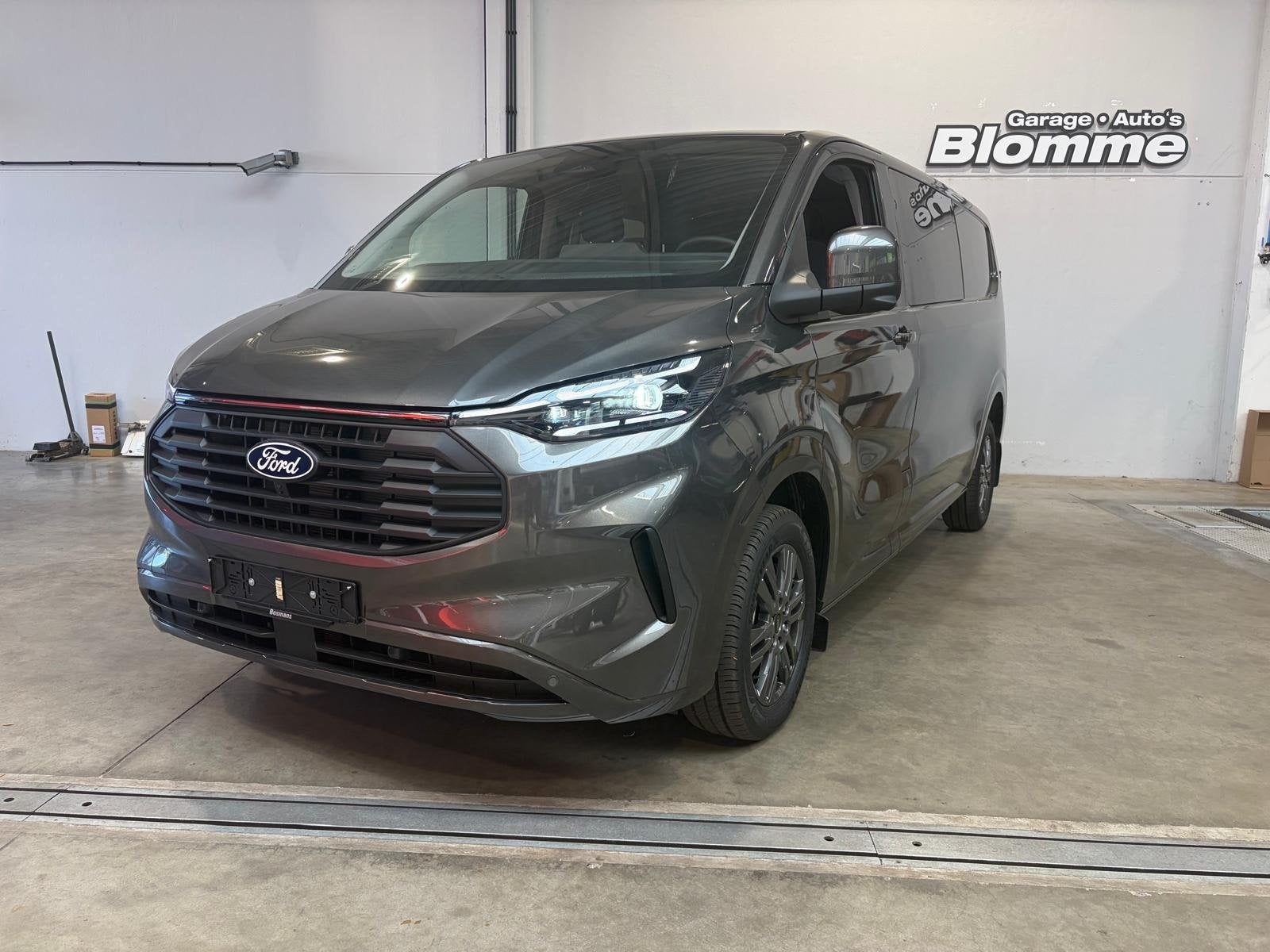 Ford Transit Custom 320 2.0 TDCI L2H1 Limited DC NIEUW ! 6-z, Stof, Gebruikt, Zwart, 4 cilinders