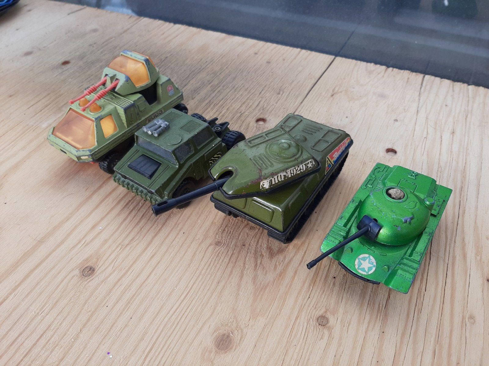 vier vintage militaire speelgoedvoertuigen, Verzamelen, Ophalen of Verzenden, Gebruikt