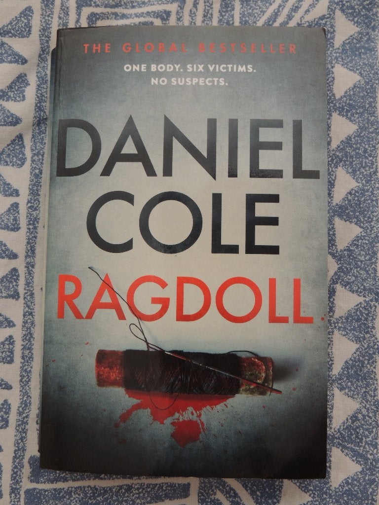 Ragdoll de Daniel Cole, Livres, Thrillers, Comme neuf, Europe autre, Enlèvement ou Envoi