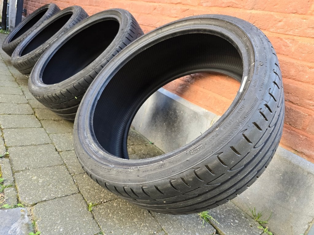 4 bons pneus BRIDGESTONE 225 35 r18 (PNEUS D'ÉTÉ), Véhicule de tourisme, Pneus été, Enlèvement, Utilisé