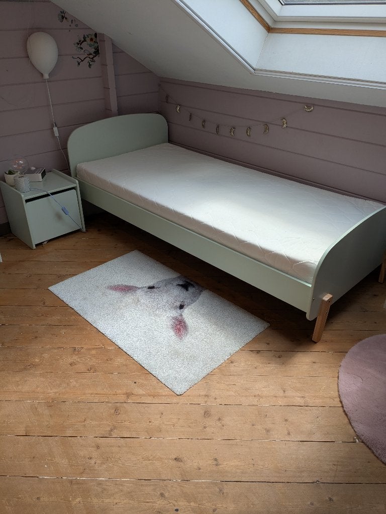 Kinderbed (200cmx90cm) met matras en nachtkastje mintgroen, Ophalen, 85 tot 100 cm, Zo goed als nieuw, Matras