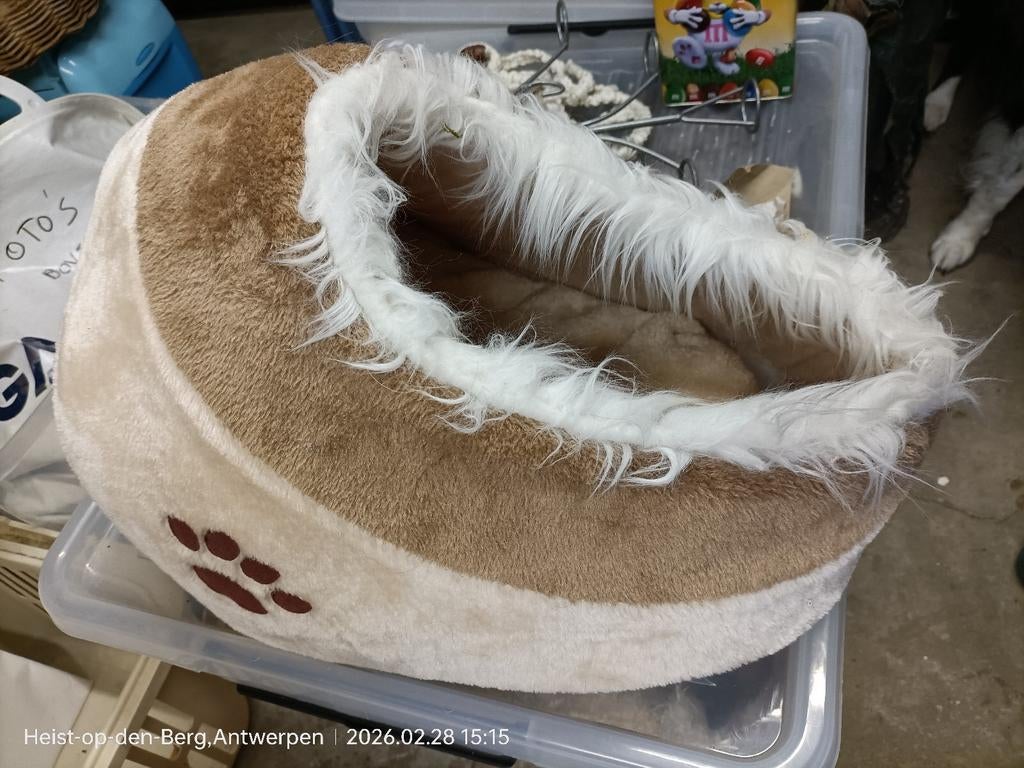 Kattenmandje, -stoeltje en paaltje, Ophalen