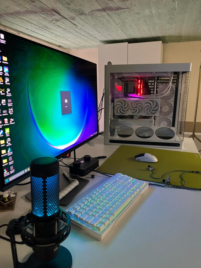 White Gaming PC – Ryzen 9800X3D – RX 9070 XT – DDR5, Computers en Software, Desktop Pc's, Zo goed als nieuw, 4 Ghz of meer, SSD