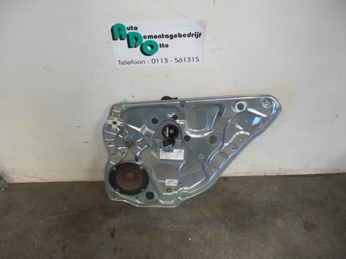Mécanique vitre 4portes arrière droite d'un Volkswagen Pol, Volkswagen, -, 3 mois de garantie, Utilisé