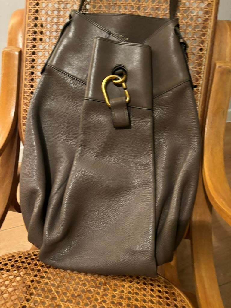 DELVAUX Faust taupe GM, Handtassen en Accessoires, Zo goed als nieuw, Grijs, Leer, Ophalen