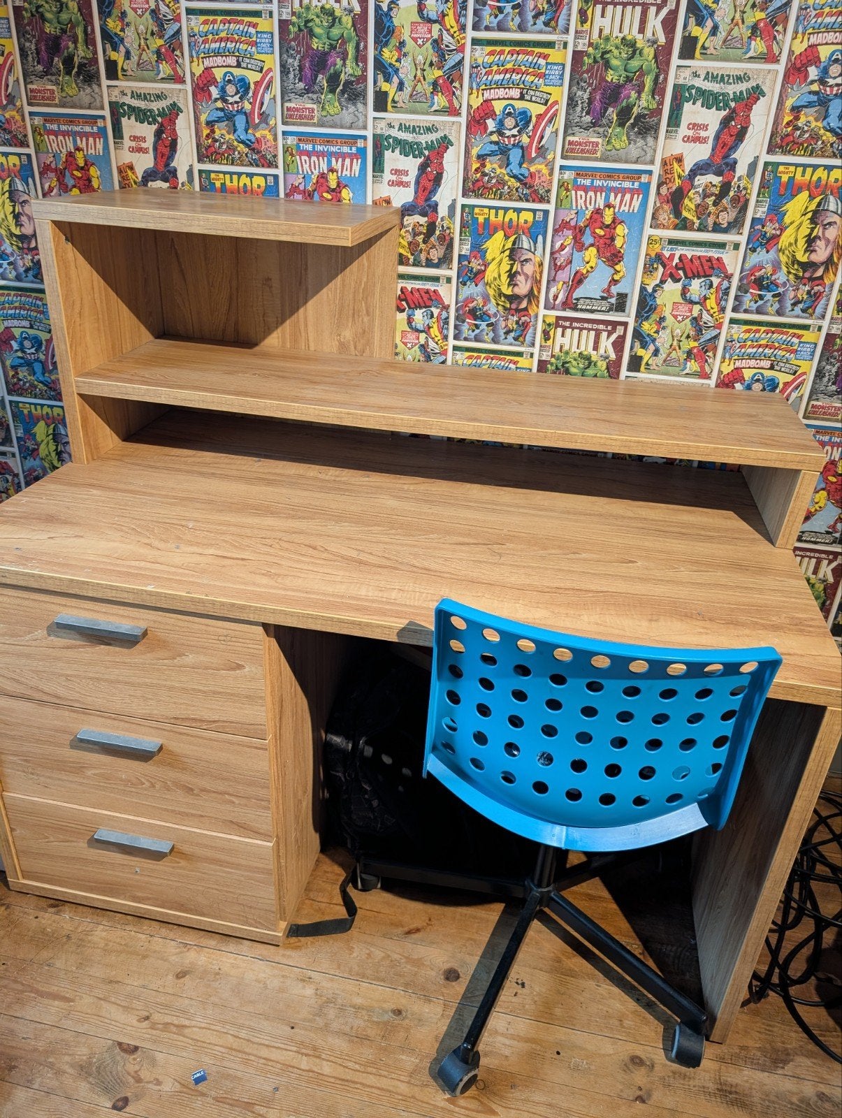 bureau + 3-deurs kleerkast, Ophalen, Gebruikt