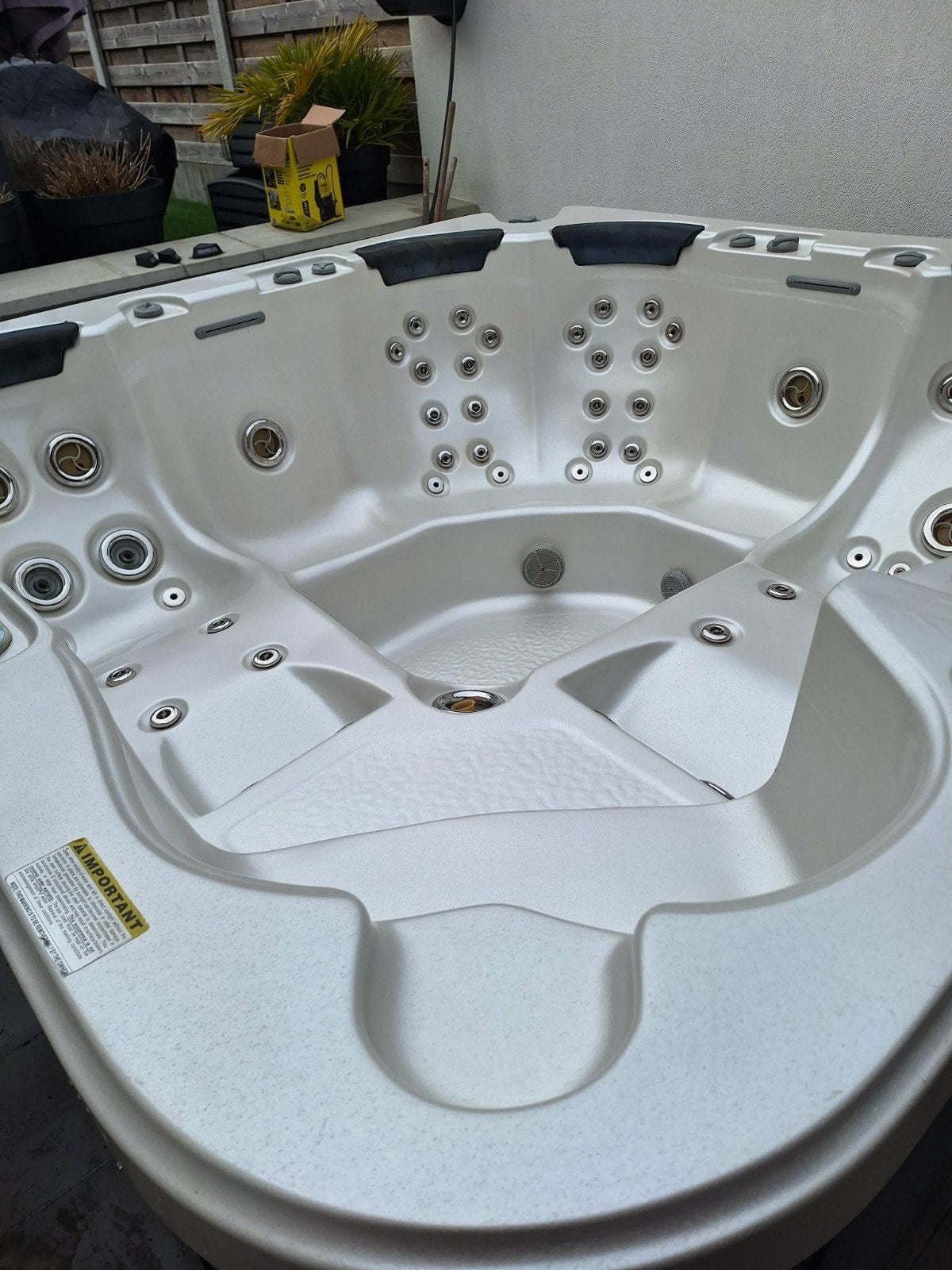 Te koop Spanet  SV2 Jacuzzi voor 8 pers 235x235 x110, Ophalen