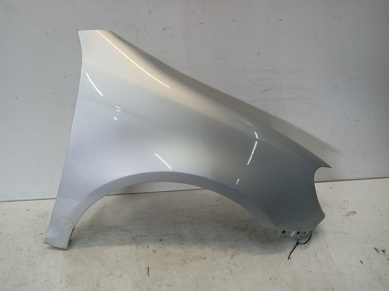 Spatbord rechts voor Volkswagen Golf, Onderdelen@venauto.nl, Van der Ven Autorecycling B.V., Ettenseweg 76, 4706 PB Roosendaal, The Netherlands