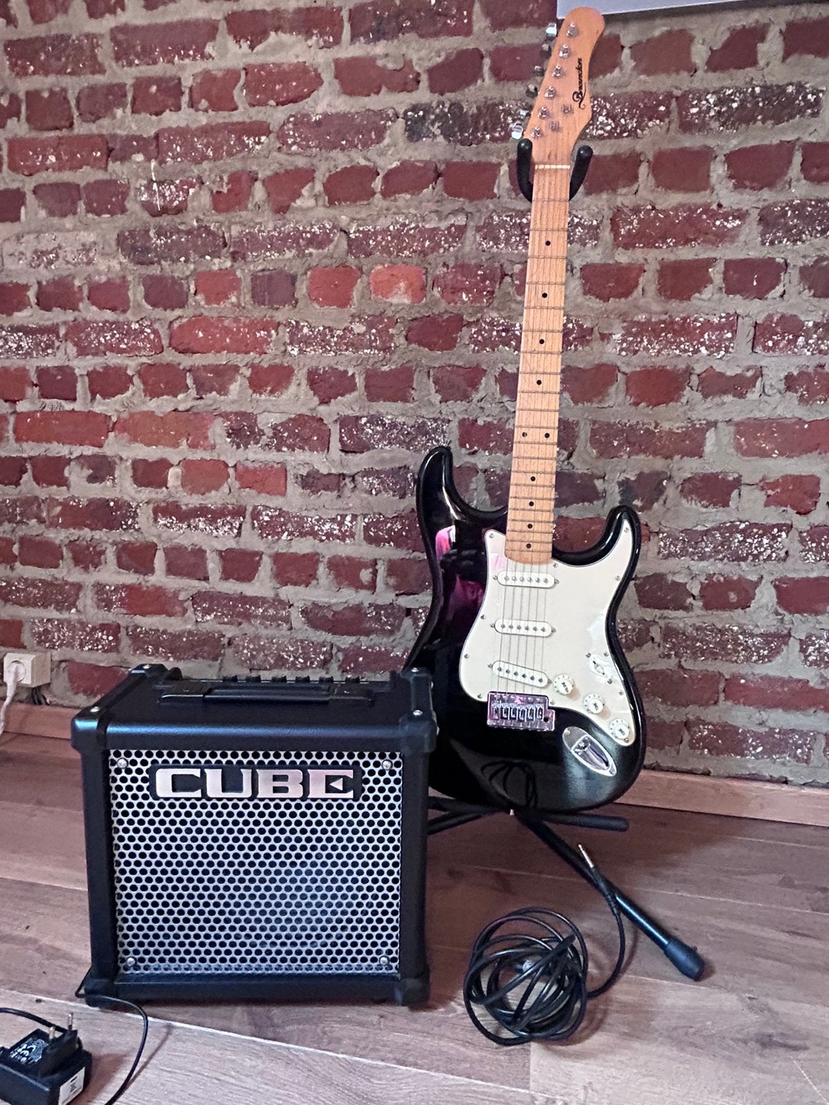 Electrische gitaar  Brandon + versterker Cube 10GX, Ophalen, Zo goed als nieuw, Gitaar
