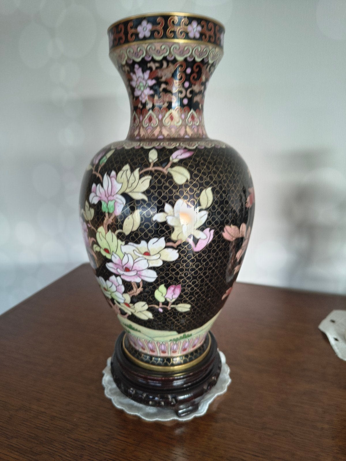 Chinese vaas op houten voet, Antiek en Kunst, Ophalen of Verzenden