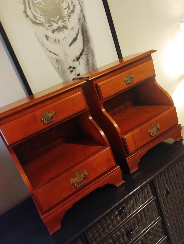 Paire de tables de chevet... Chippendale... en bon état, Maison & Meubles, Enlèvement ou Envoi