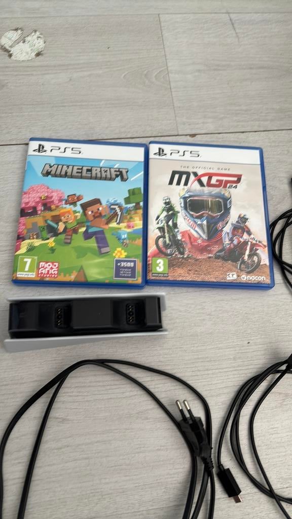 Version PS5 Slim Disc avec jeux et station de recharge !, Enlèvement, Comme neuf, Playstation 5