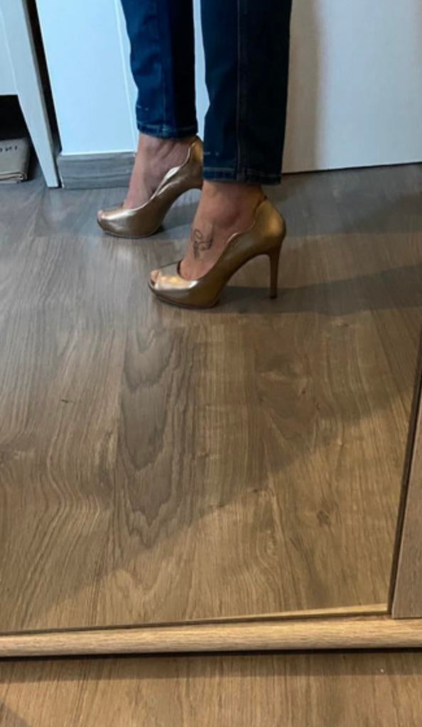 Nero Giardini pump goud kleur, Kleding | Dames, Ophalen of Verzenden, Zo goed als nieuw